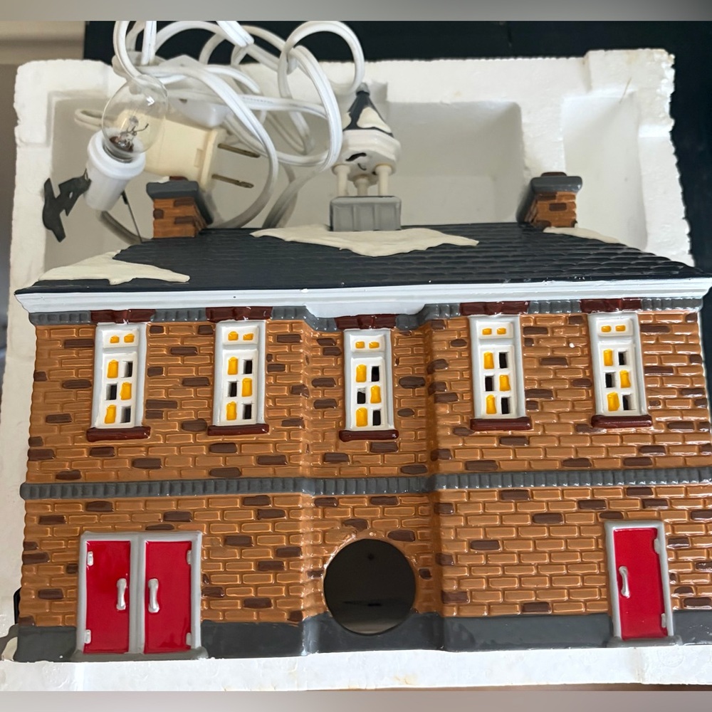 Vintage Department 56 Snow Village “Christmas Lake High School” - Picture 5 of 8